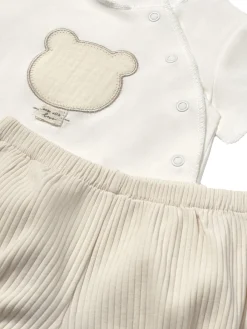 Completo t-shirt e shorts panna