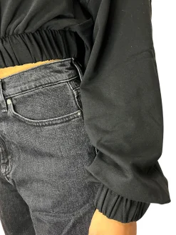 Felpa crop con elastico nero