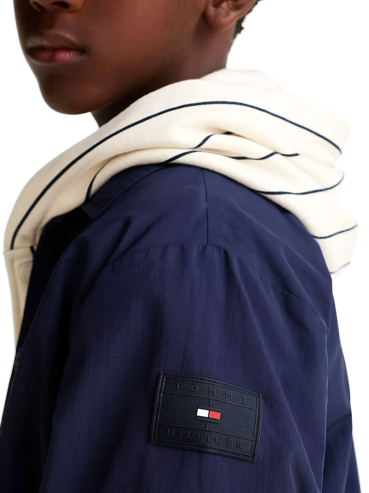 Giacca coach con logo ricamato sul petto blu