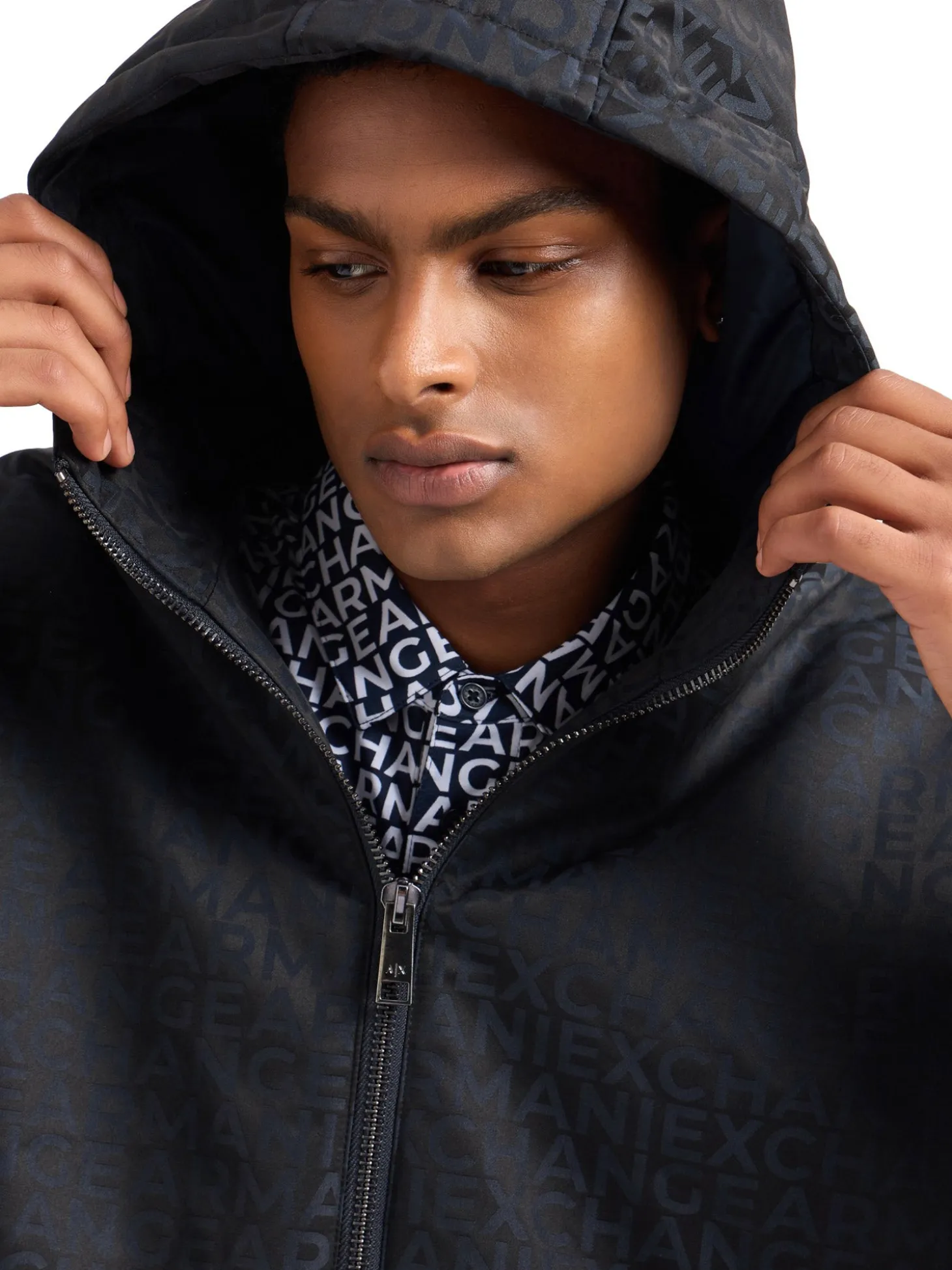 Giubbino con zip e cappuccio logo lettering nero