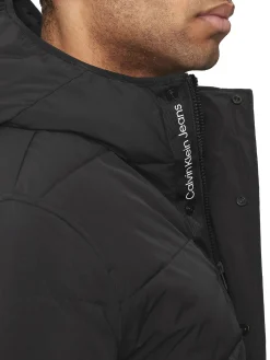 Giubbotto con cappuccio e patch del logo nero