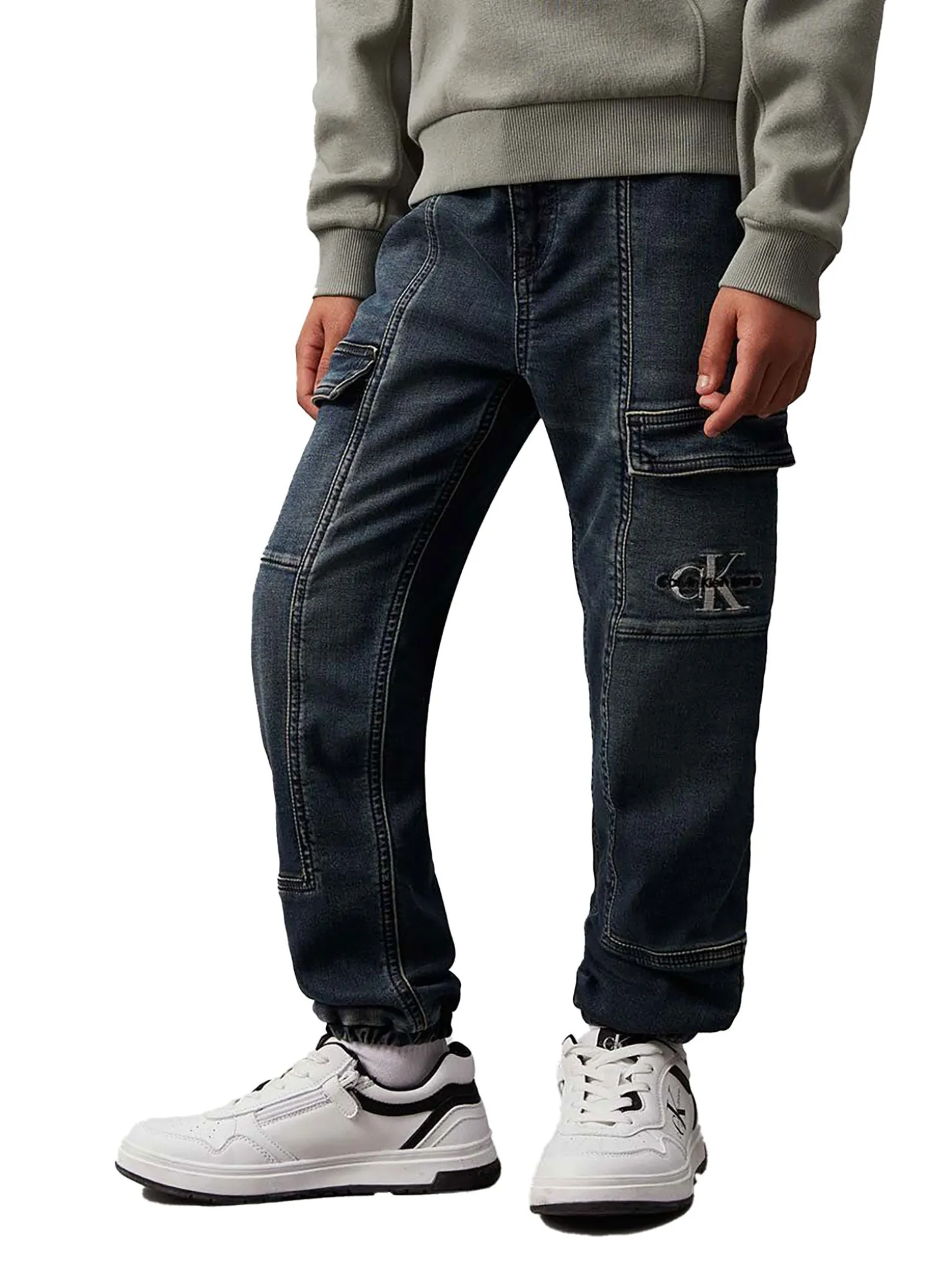Jeans jogger con tasconi in denim scuro