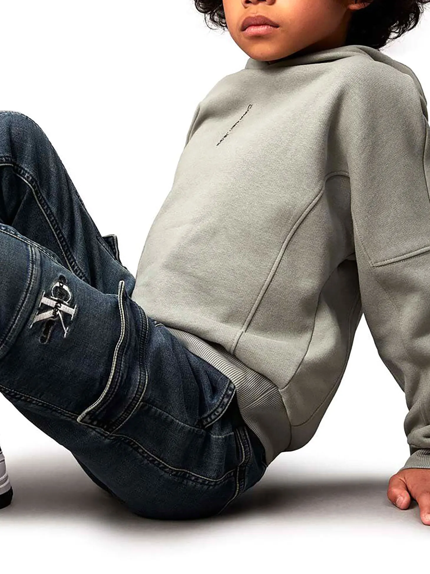 Jeans jogger con tasconi in denim scuro