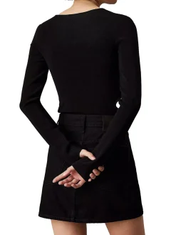 Maglione slim con cut on sul fianco nero