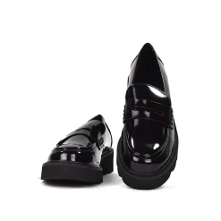 Mocassini verniciato con suola chunky nero