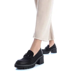 Mocassino con tacco largo e fibbia nero