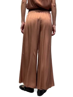 Pantalone modello palazzo in raso ruggine