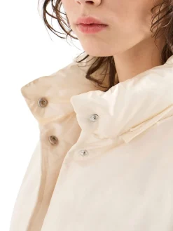 Piumino cropped con cappuccio mix lucido crinkle crema