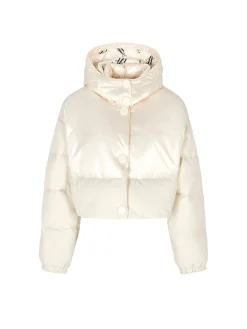 Piumino cropped con cappuccio mix lucido crinkle crema