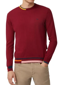 Pullover rosso con dettagli
