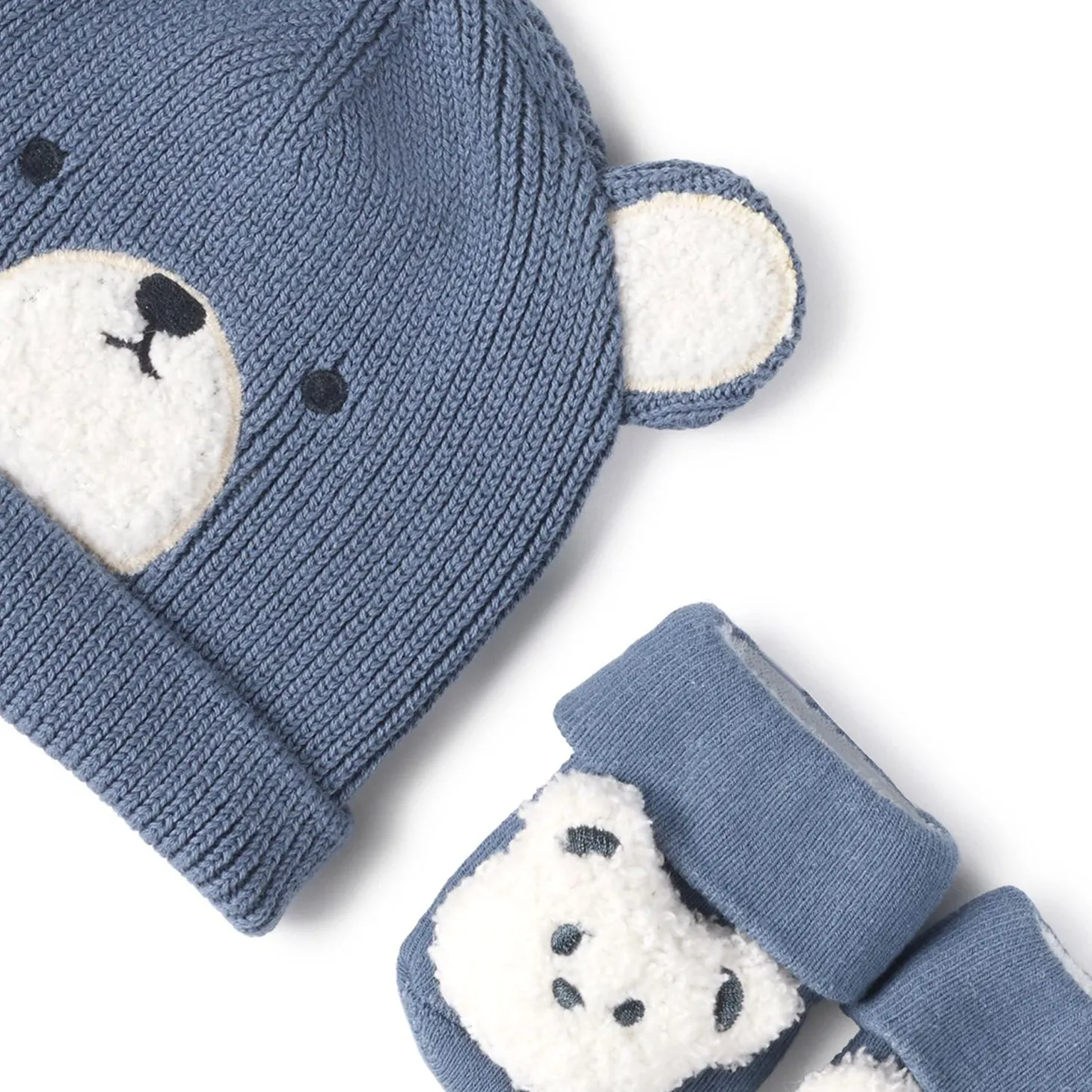 Set due pezzi cappello e calze avio