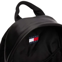 Zaino Essential con placchetta e logo nero
